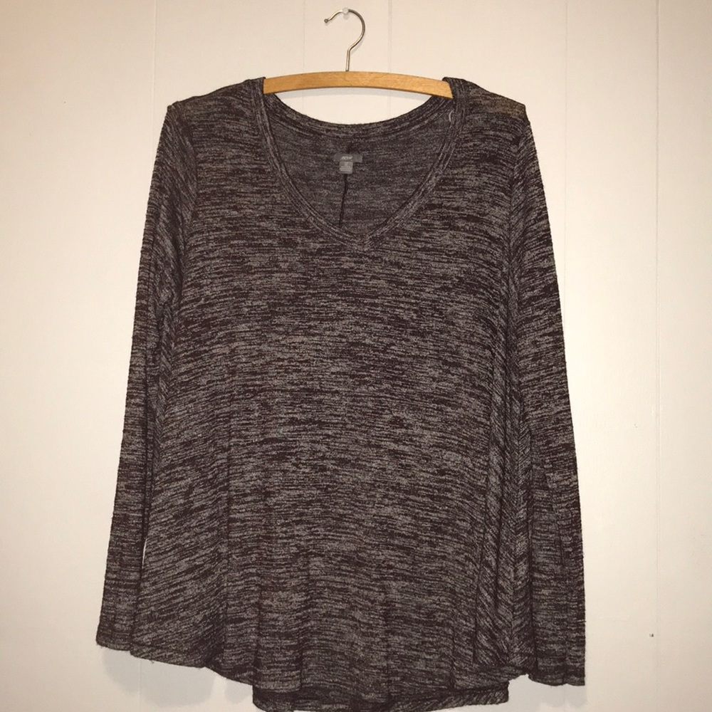 Aerie maroon and silver shirt